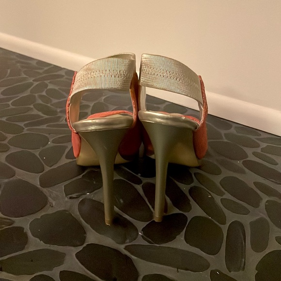 Carlos by Carlos Santana Pink Metallic Peep Toe Pumps - Picture 3 of 4